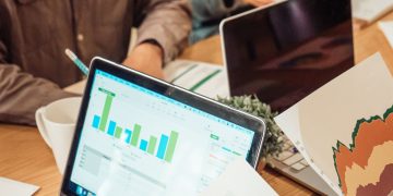 Scaling Power BI Solutions: Performance Optimization, Load Balancing, and Resource Management