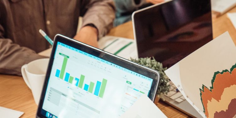 Scaling Power BI Solutions: Performance Optimization, Load Balancing, and Resource Management